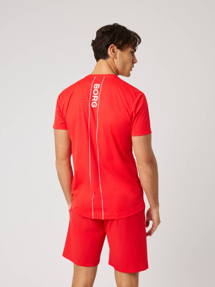 Rückansicht des Ace Light T-Shirt in Flame Scarlet (Rot) mit weißem Logo-Streifen für Tennis-Performance. - Image 2