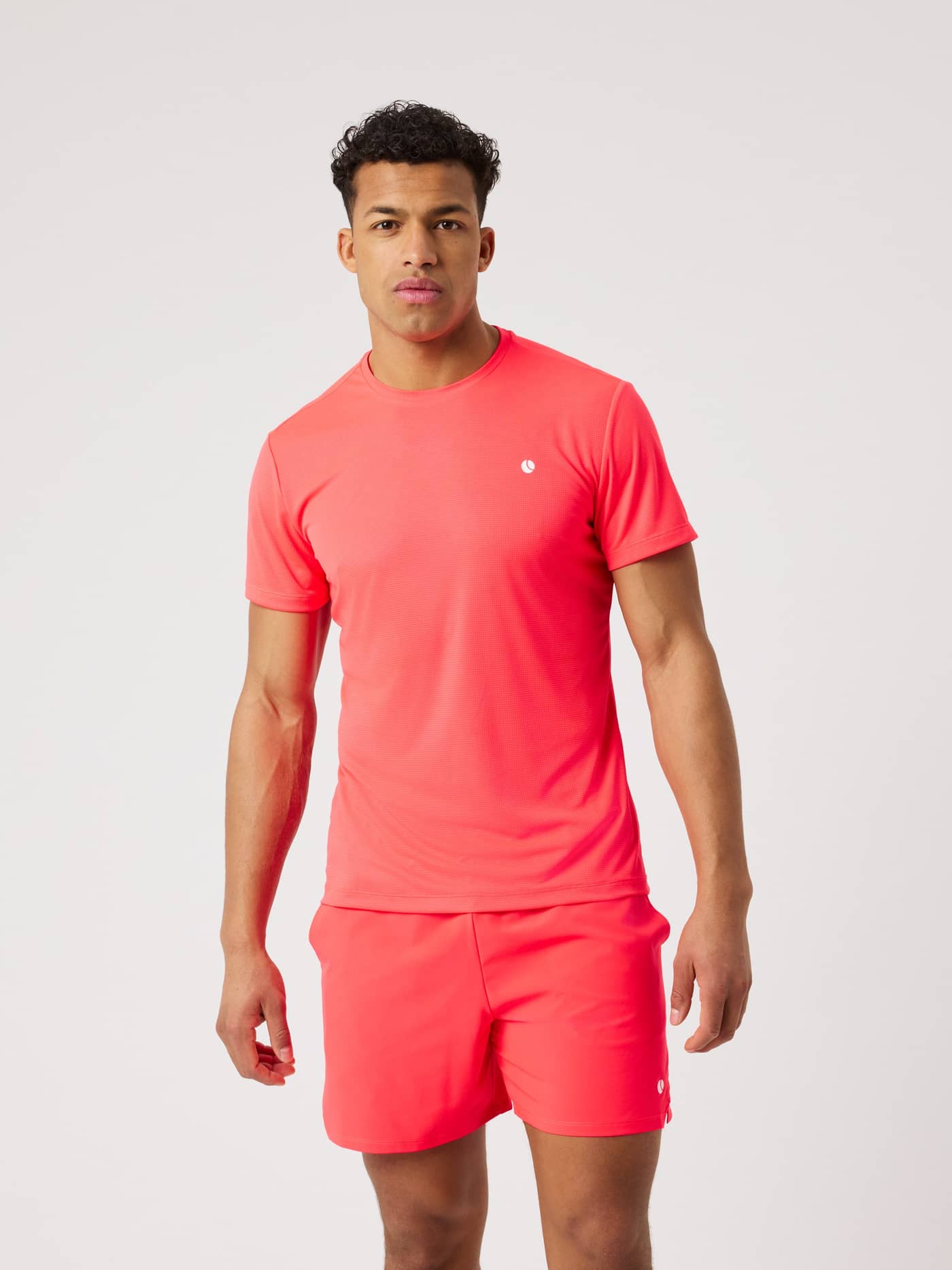 Front view of a man wearing the Björn Borg Ace Light T-Shirt in Diva Pink (Pink), a performance style for tennis. - Image 1