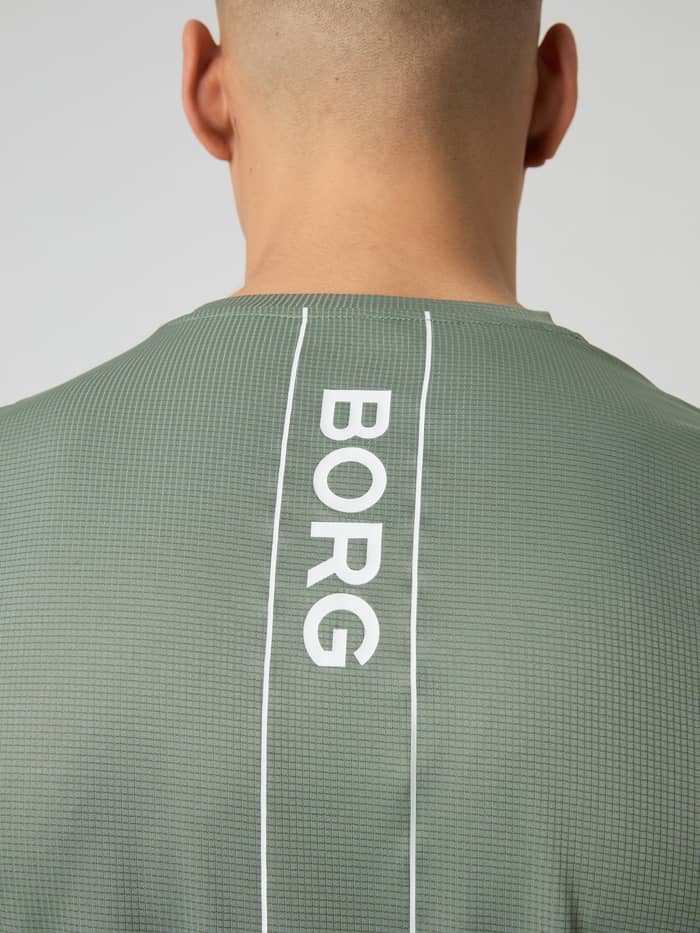 Close-up of the vertical BORG logo on the back of the Björn Borg Ace Light T-shirt in Agave Green.