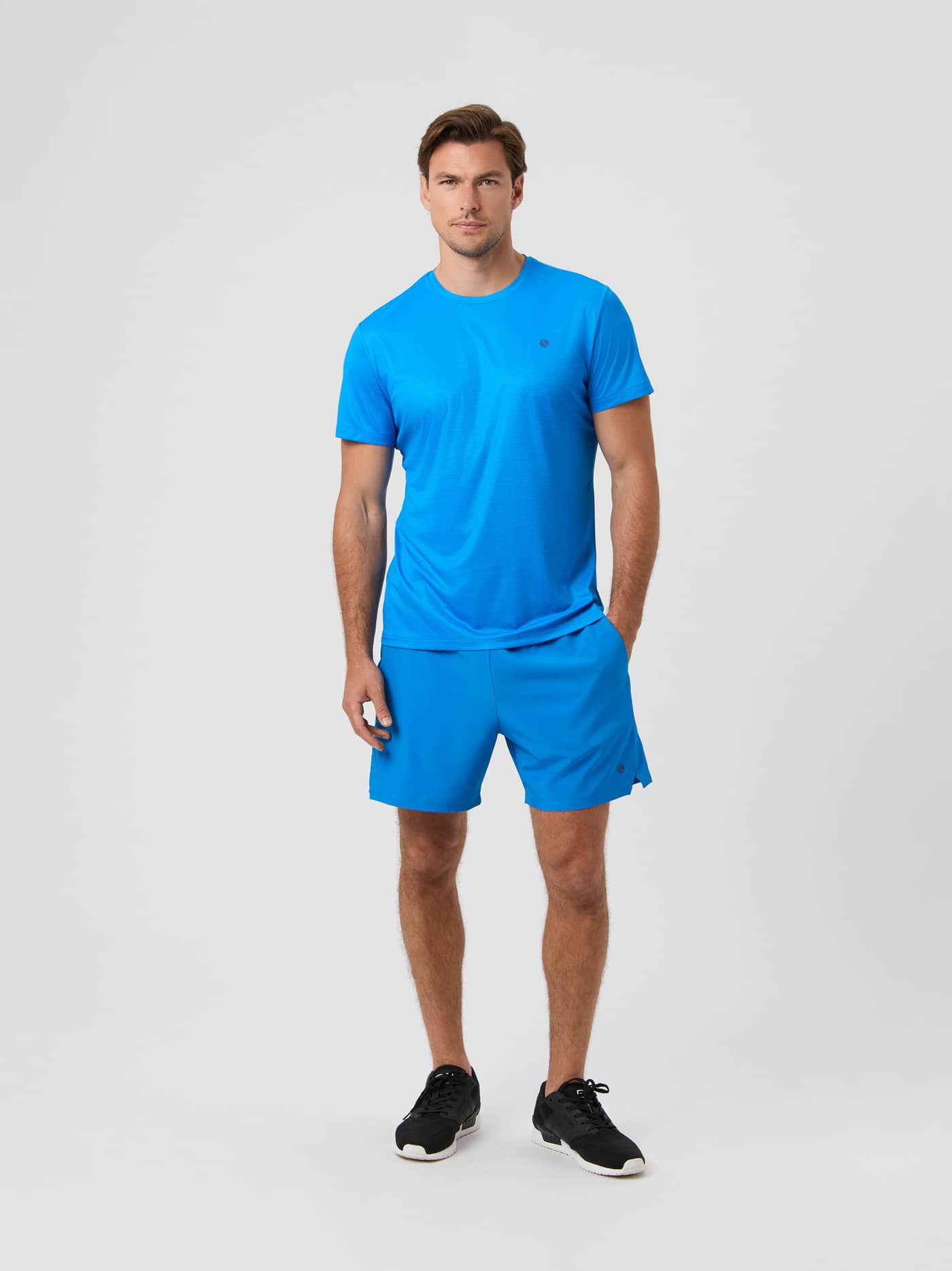 Full-length studio shot of a model wearing the blue Björn Borg Ace Light T-shirt and matching shorts. - Image 3