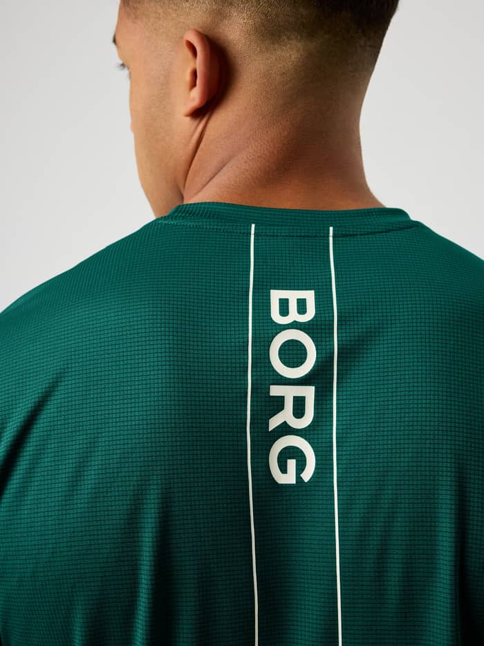 Achteraanzicht van het Björn Borg Ace Light T-Shirt in Posy Green (Groen) met wit BORG-logo voor tennis. - Image 4