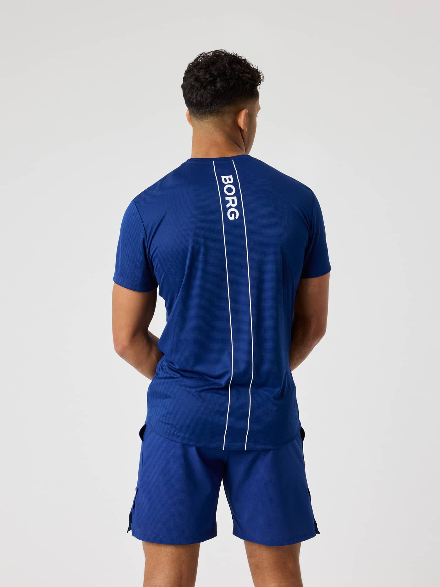 Ace Light T-Shirt i Blue Depths (Blå) set bagfra med hvidt Borg-logo i åndbart materiale til tennis. - Image 2