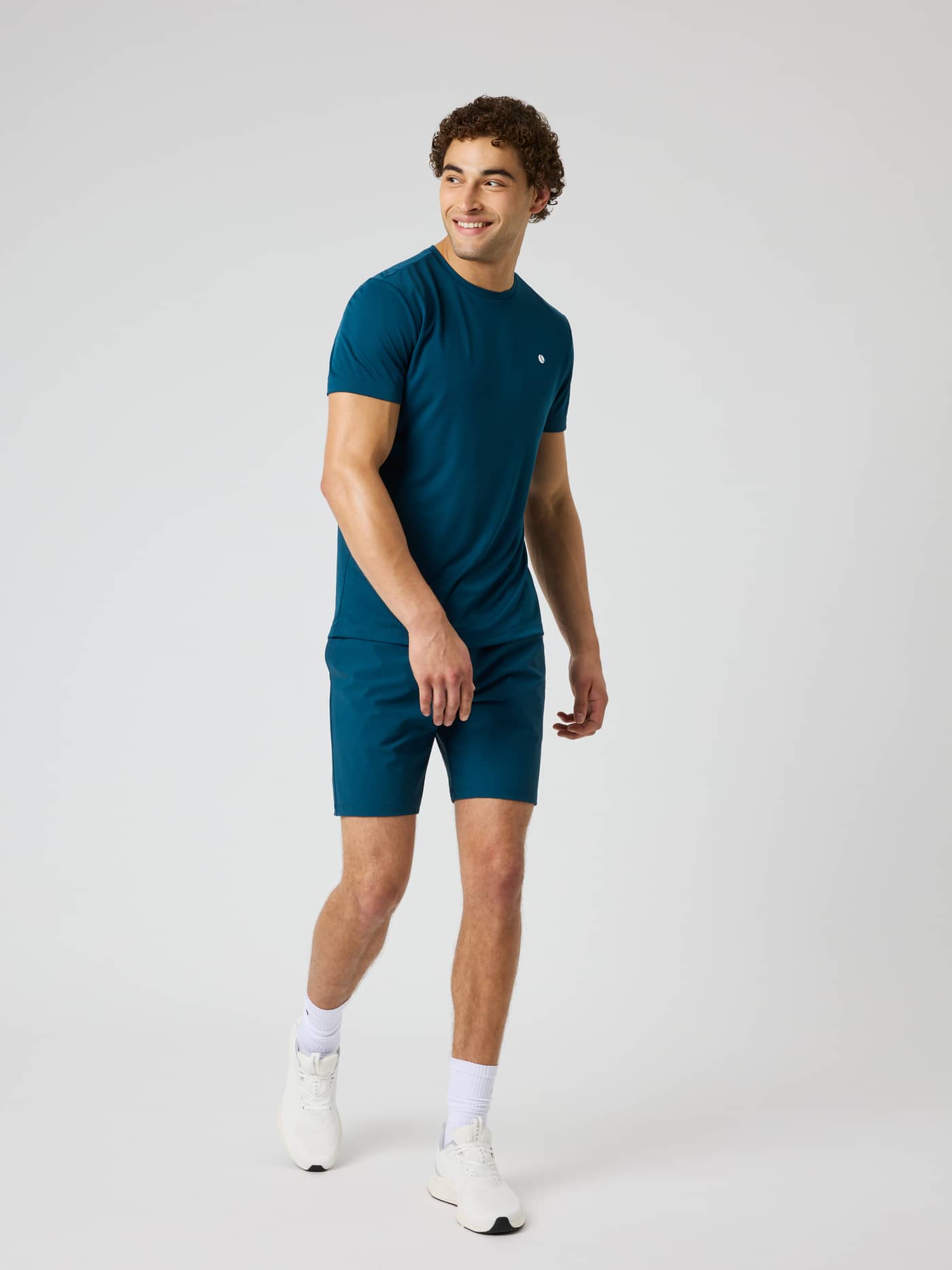 Full-body view of the Ace Light T-shirt in Reflecting Pond (Green), a breathable performance top for tennis and padel. - Image 3
