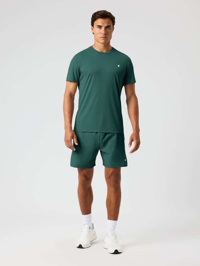 Vorderansicht des Ace Light T-Shirt in Mallard Green (Grün) mit weißem Brustlogo für Tennistraining. - Image 3