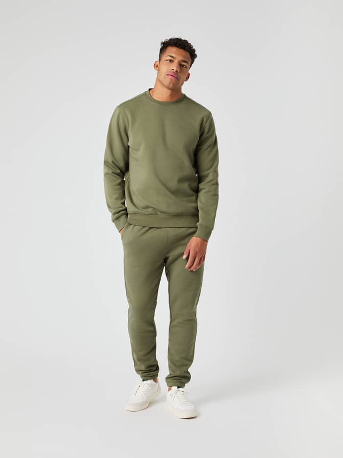 Front view of a model wearing the Björn Borg Centre Sweatshirt in dusty olive. - Image 4