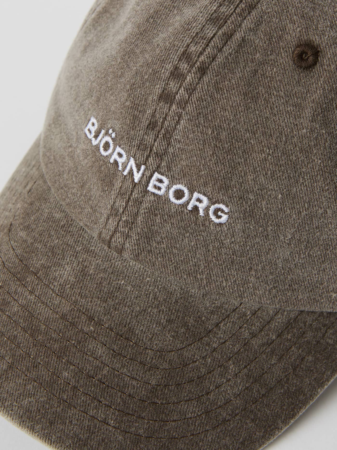 Detailed close-up of the Borg Washed Cap in Brushed Nickel (Grey) featuring washed cotton and an embroidered logo. - Image 1