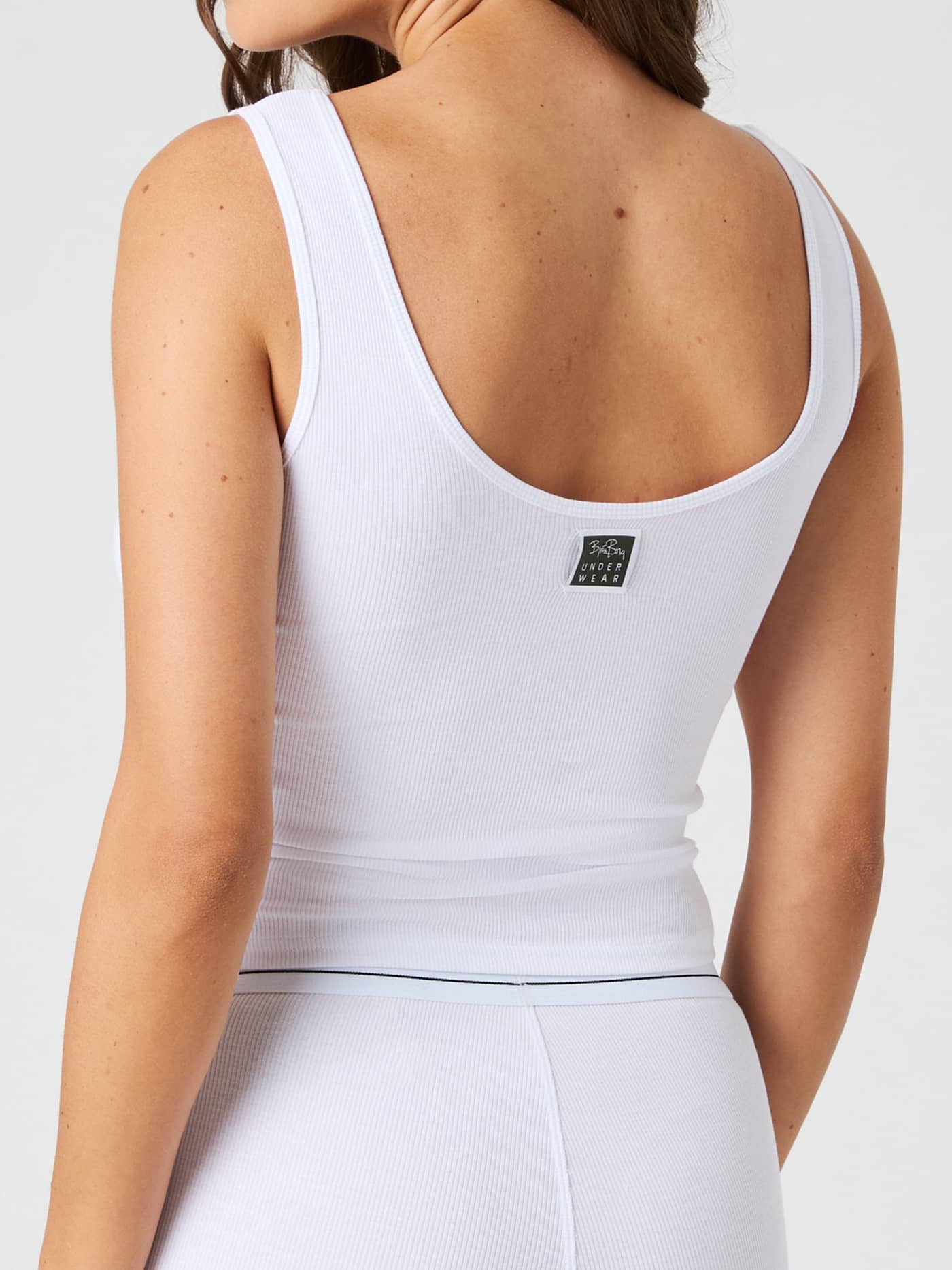 Original Rib Tank in Brilliant White (Wit) met een slanke pasvorm, geribd biologisch katoen en logolabel, achteraanzicht. - Image 3