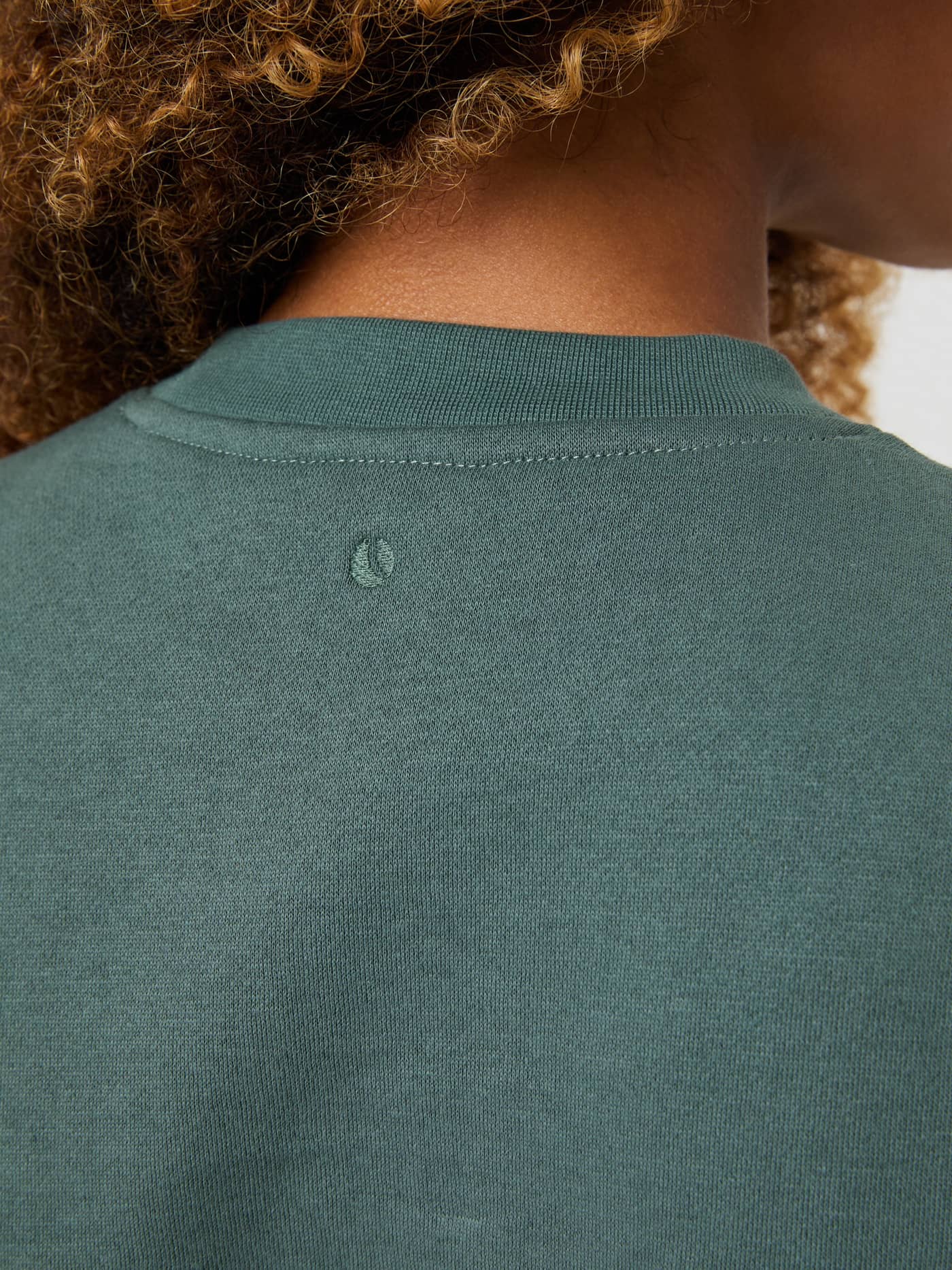 Back view close-up of the soft, regular fit Björn Borg Centre Sweatshirt for women in Balsam Green (Green) with a tonal logo. - Image 6