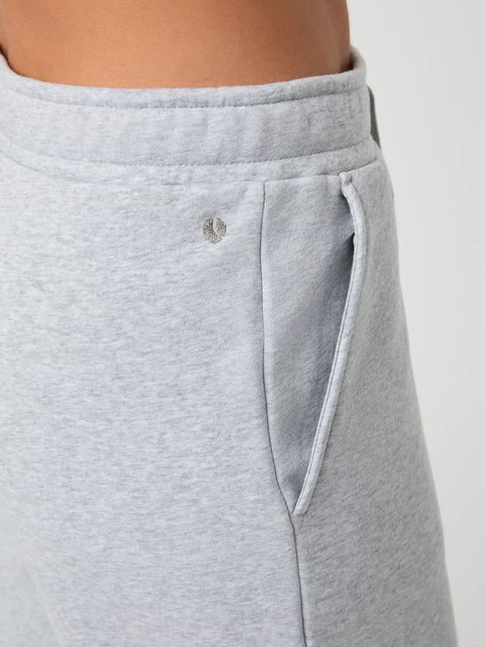 Close-up of the women's Centre Sweatpants in Light Grey Melange (Grey) featuring a side pocket and grey logo detail.