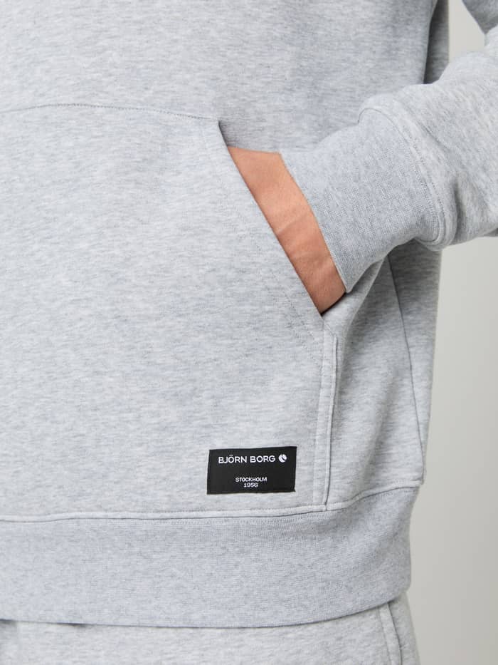 Björn Borg Centre Hoodie in Light Grey Melange (Grijs) met een kangoeroezak en een zwart geweven logolabel. - Image 4