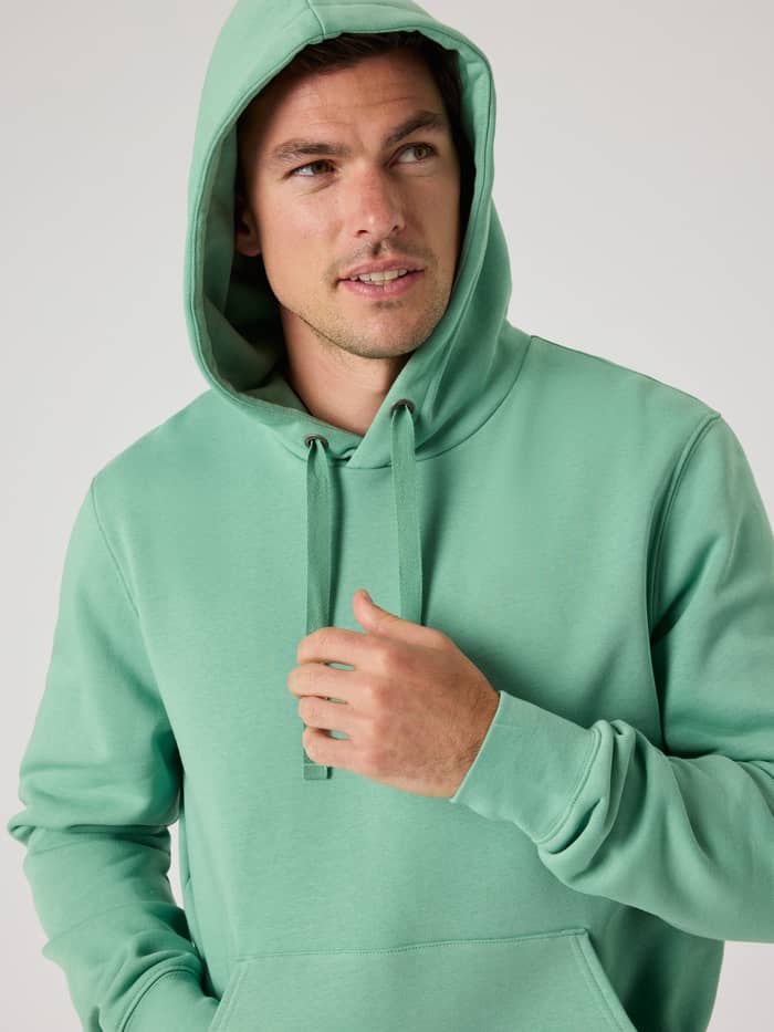 Katoenmix Björn Borg Centre Hoodie in Malachite Green (Groen) op een man met functionele capuchon en stijlvolle pasvorm.
