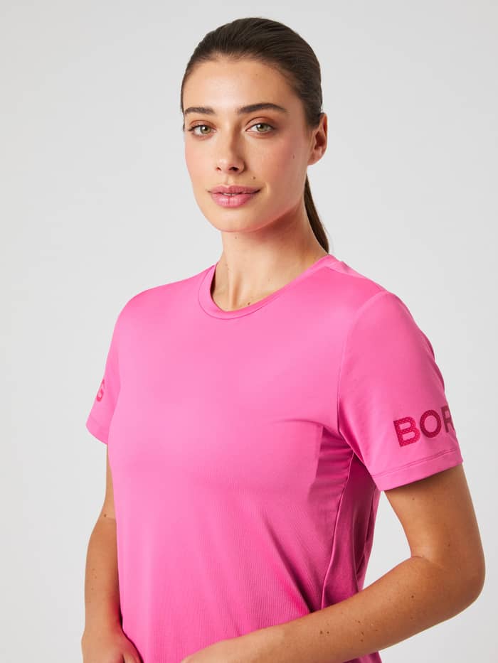 Borg T-Shirt in Ibis Rose (Roze) voor dames, vooraanzicht met donkerroze logo en een stijlvolle pasvorm voor training. - Image 4