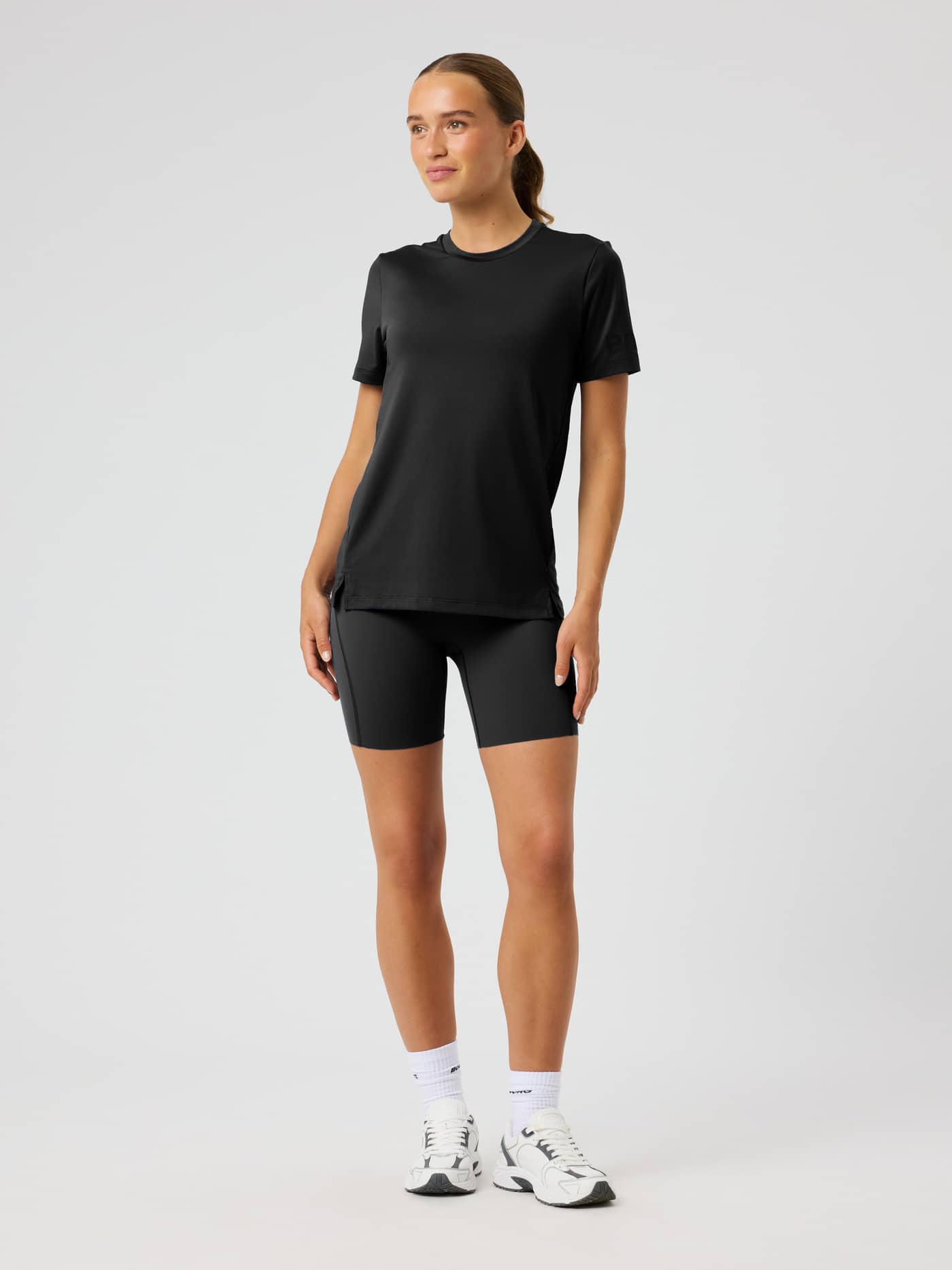 Front view of a model wearing the Borg T-Shirt in Black Beauty (Black), a regular-fit top for women's training. - Image 4