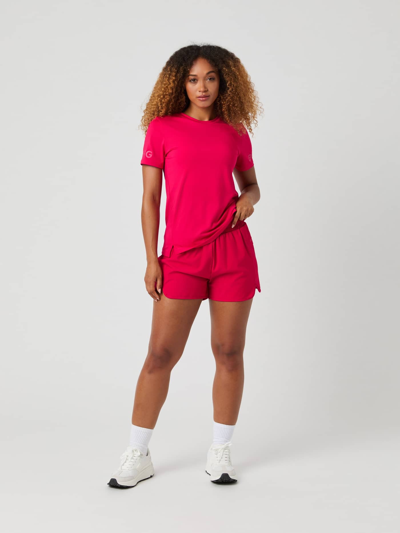 Model seen from the front wearing the Björn Borg Borg T-shirt in Love Potion pink, with matching shorts. - Image 4