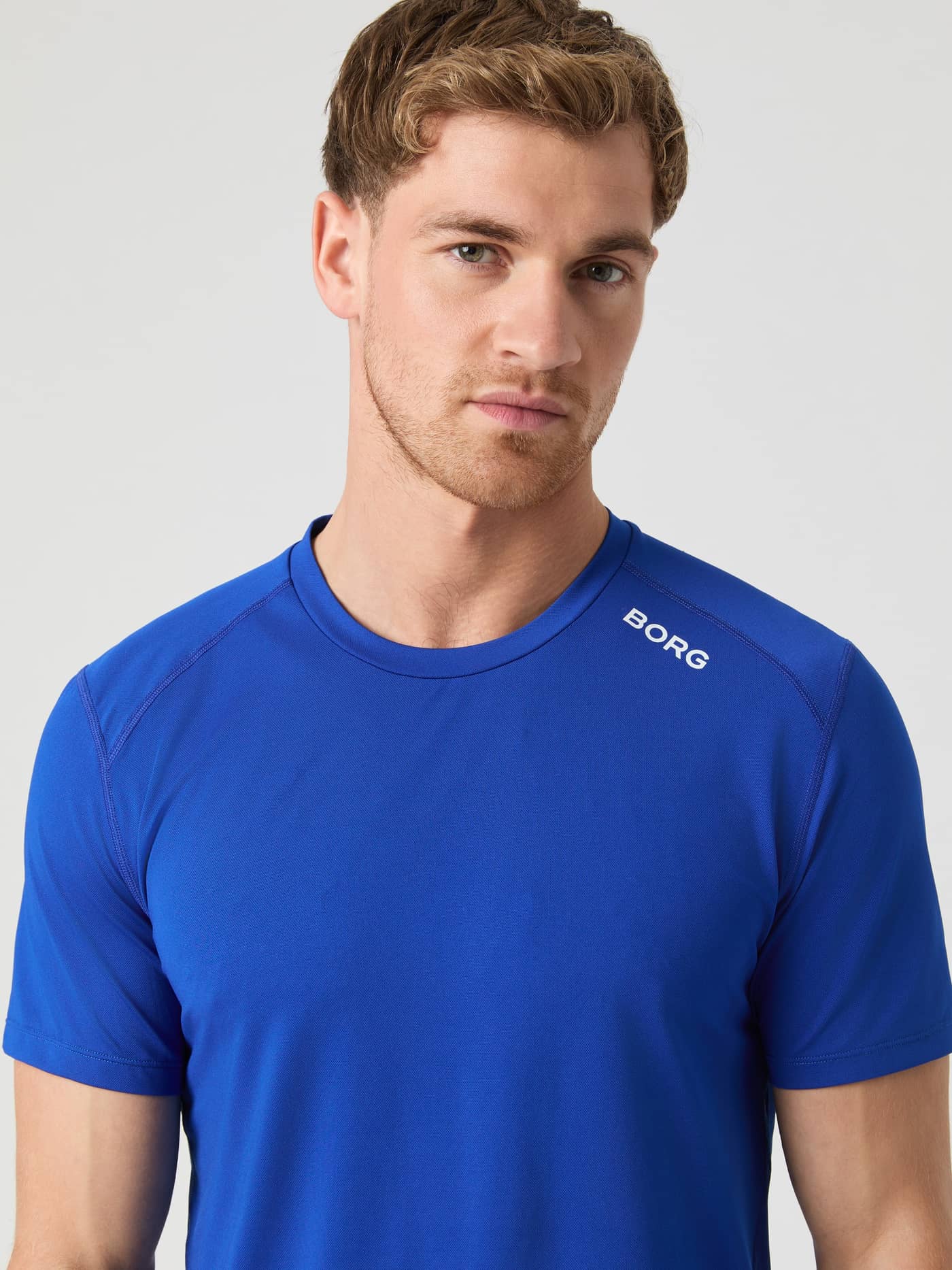 Borg Athletic T-Shirt i Surf The Web (Blå) set forfra i nærbillede med funktionelt design ideelt til træning. - Image 4