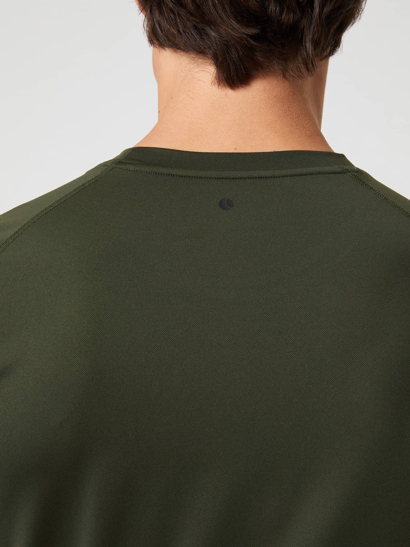 Zwart logo op de achterkant van het Borg Athletic T-Shirt in Forest Night (Groen), ideaal voor training. - Image 4