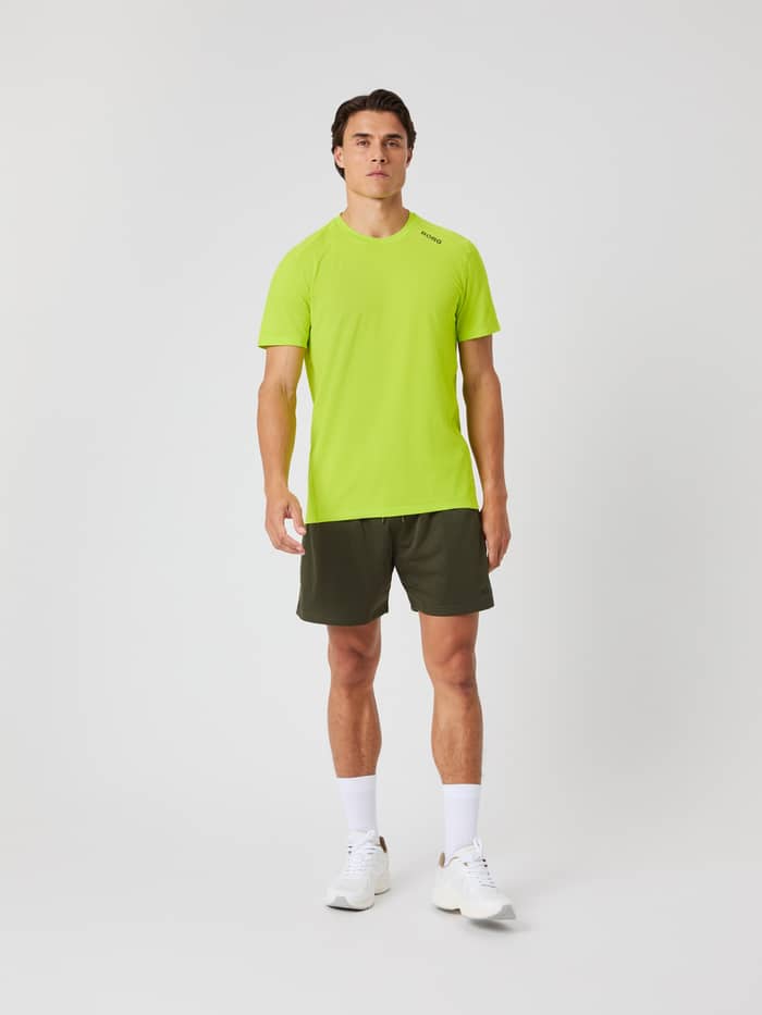 Borg Athletic T-Shirt i Acid Lime (Grøn) set forfra med et sort logo i let genanvendt materiale til træning. - Image 3