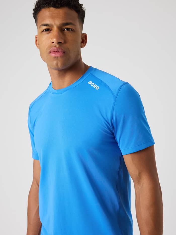 Vooraanzicht van een man in het Borg Athletic T-Shirt in Palace Blue (Blauw) met wit logo voor training. - Image 5