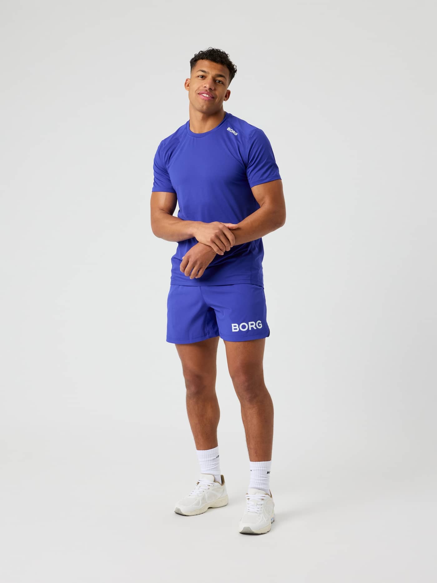 Borg Athletic T-Shirt i Clematis Blue (Blå) sedd framifrån i helfigur för högpresterande träning. - Image 4