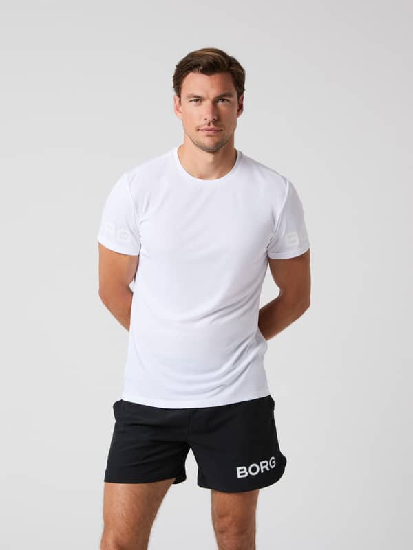 Borg Light T-Shirt i Brilliant White (Vit) för herrar sedd framifrån, en funktionell topp för träning och tennis.
