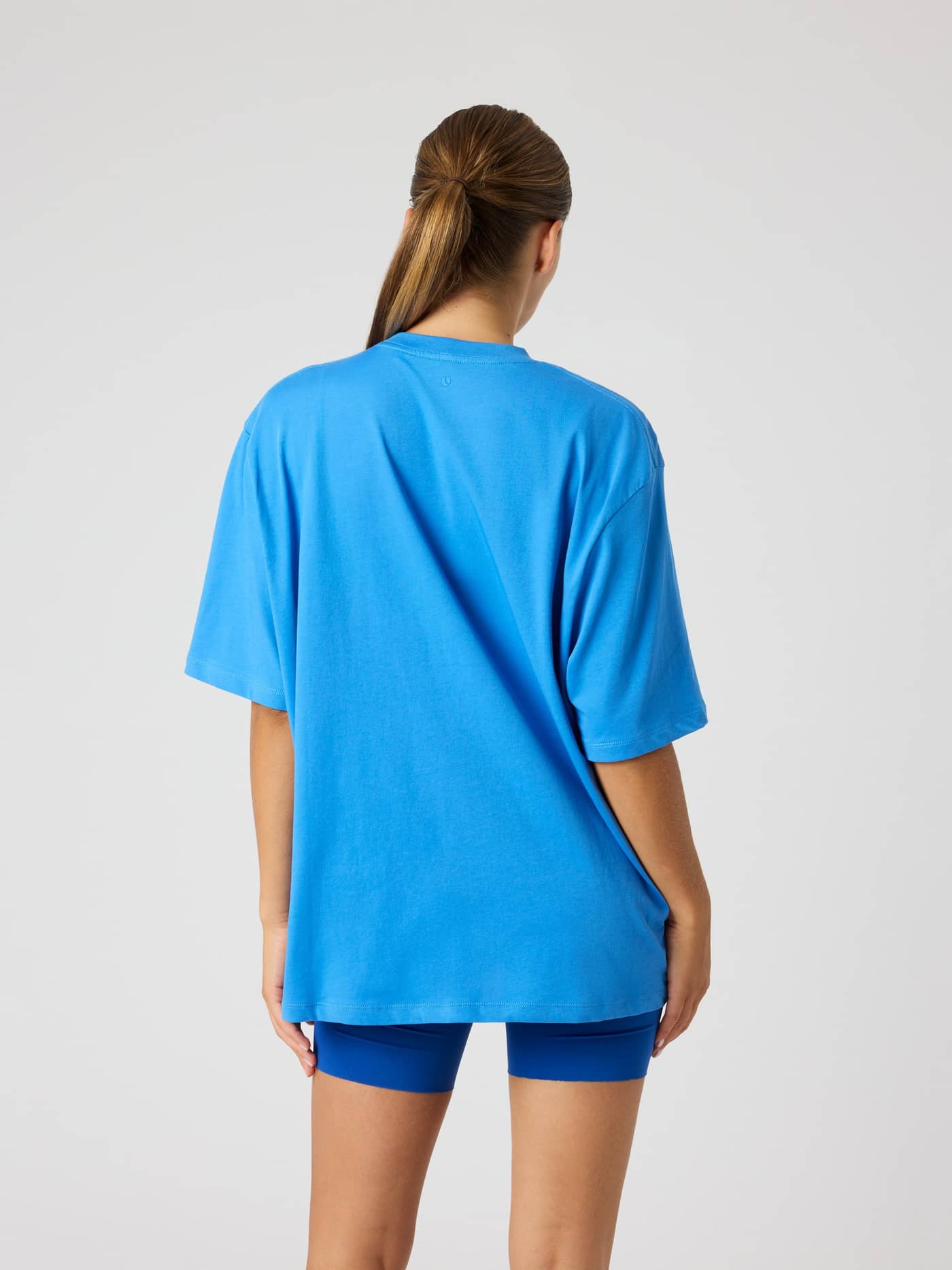 Studio Oversized T-Shirt in Palace Blue (Blauw) met een relaxte pasvorm voor training en tennis, achteraanzicht. - Image 3