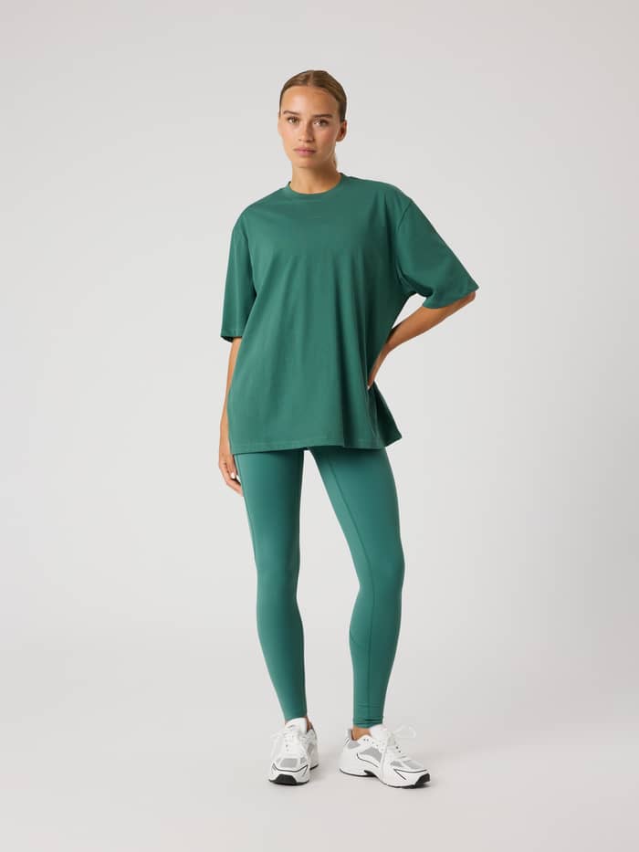 Studio Oversized T-Shirt in Mallard Green (Groen) met een stijlvolle, losse pasvorm voor training in vooraanzicht. - Image 3