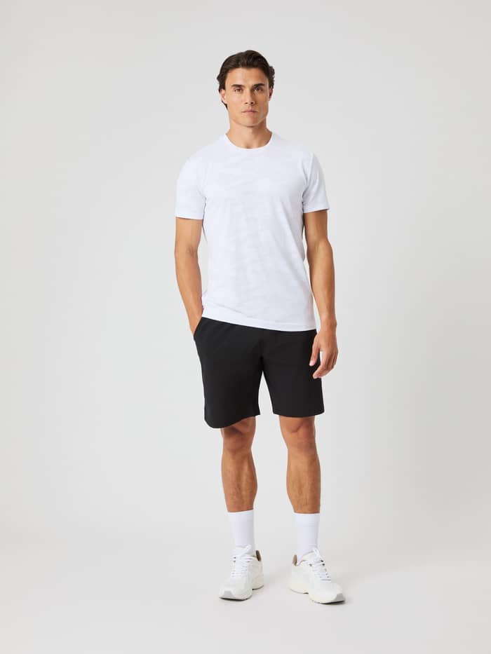 Borg Performance T-Shirt i Brilliant White (Hvid) set forfra i fuld figur til funktionel træning og tennis.