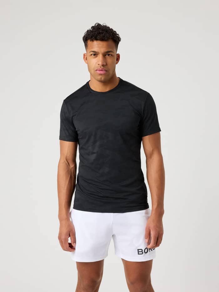 Borg Performance T-Shirt i Black Beauty (Sort) set forfra med jacquard camo til træning og tennis.