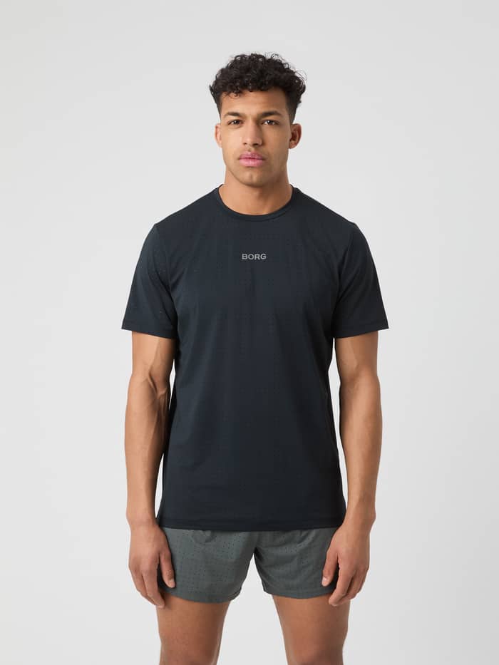 Borg Performance Perforated T-Shirt i Black Beauty (Svart) för löpning sedd framifrån med en silverfärgad logotyp.