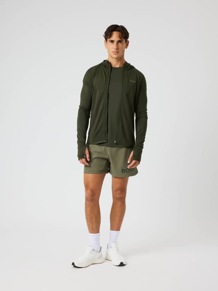 Ganzkörper-Vorderansicht des Borg Performance Mid Layer Hood in Rosin (Grün) mit reflektierendem Logo zum Laufen. - Image 3