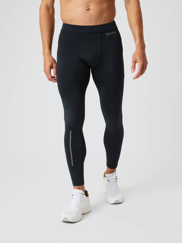 Vista frontal de las Borg Running Tights en Black Beauty (Negro) con logo gris y bandas reflectantes para running.