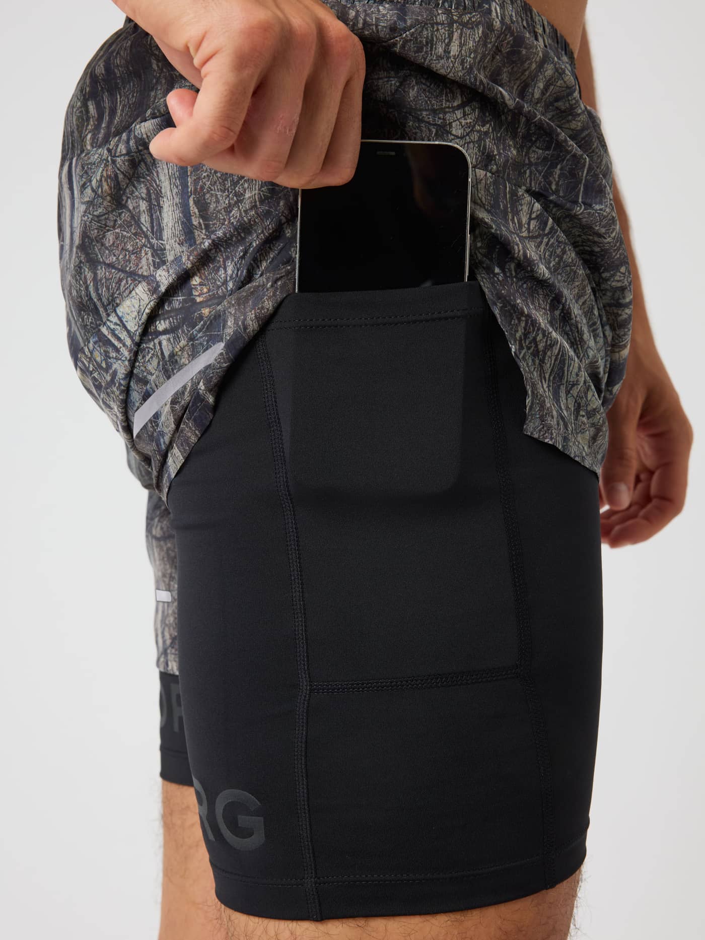 Functional phone pocket on the inner layer of the Borg Performance Shorts 2 In 1 in BB Forest 1 (Green) for running. - Image 3