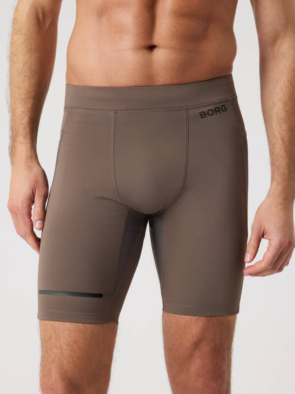 Borg Running Short Tights in Falcon (Bruin) met zwart logo en reflecterende performance-strip voor hardlopen, vooraanzicht.