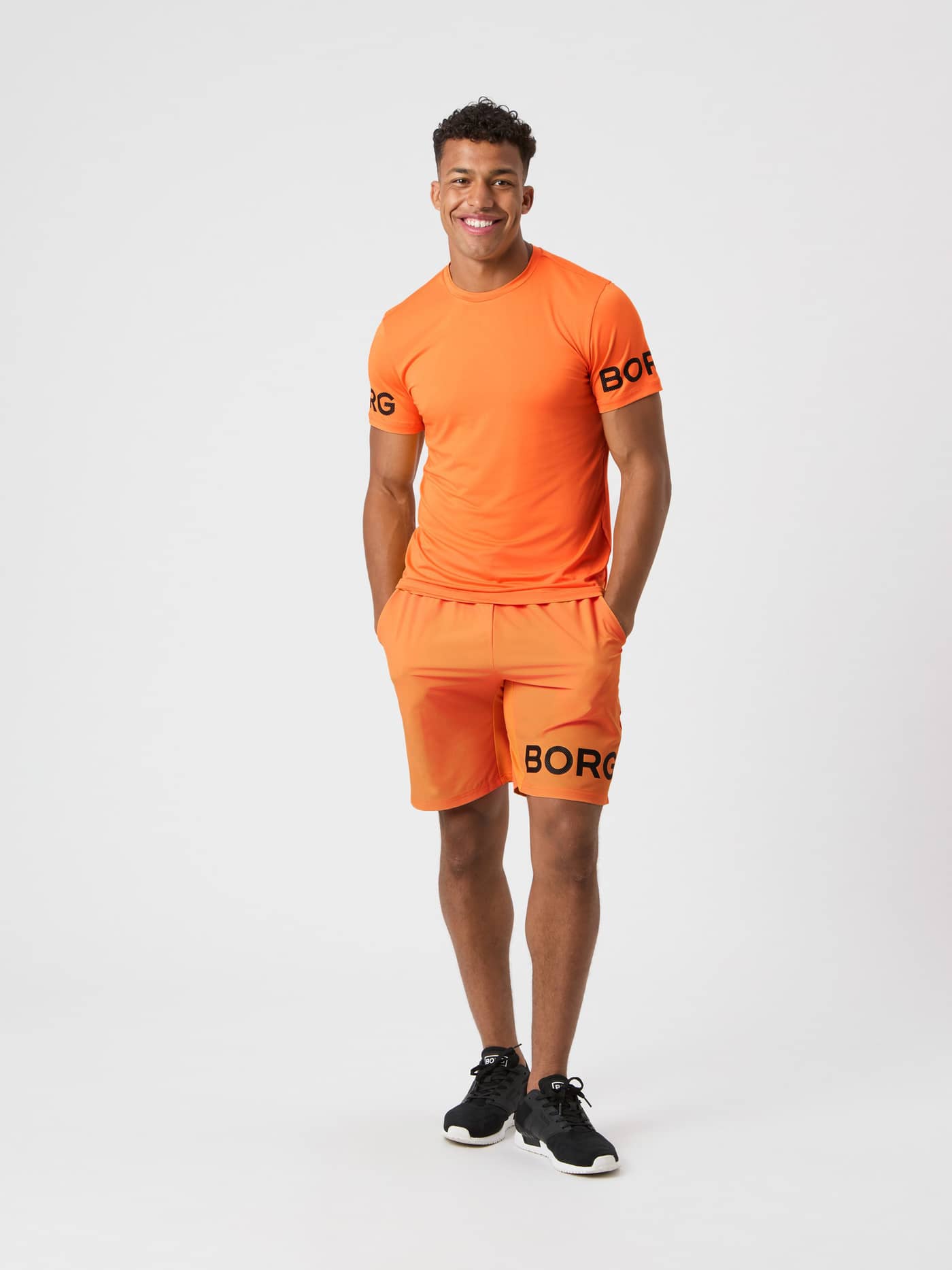 Borg Shorts 9 Inch i Shocking Orange (Oransje) til trening, sett forfra med en sort logo for stil og funksjon. - Image 3