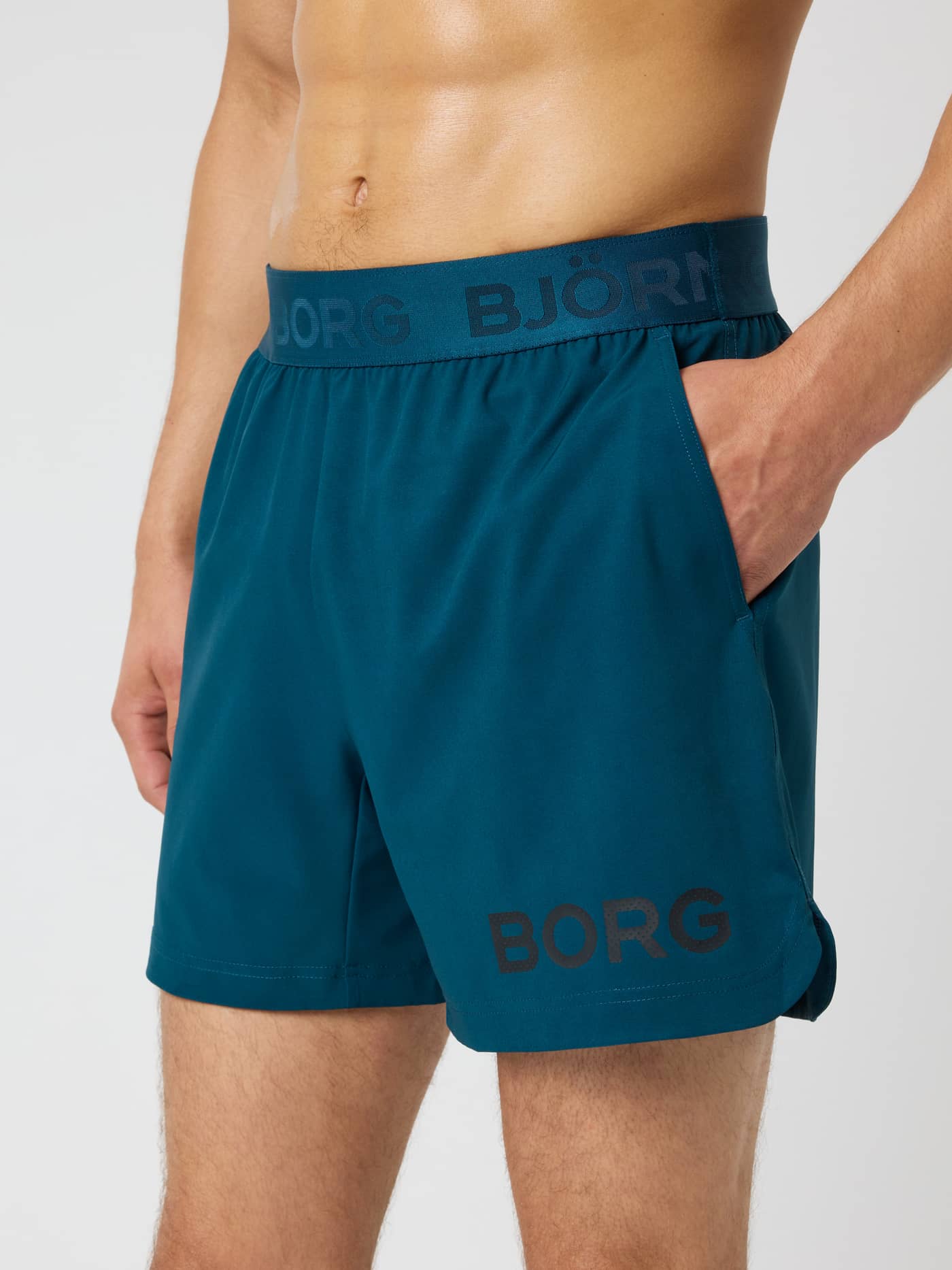 Borg Shorts 6 Inch en Reflecting Pond (Bleu) avec taille à logo et logo tonal pour un look de training technique. - Image 1