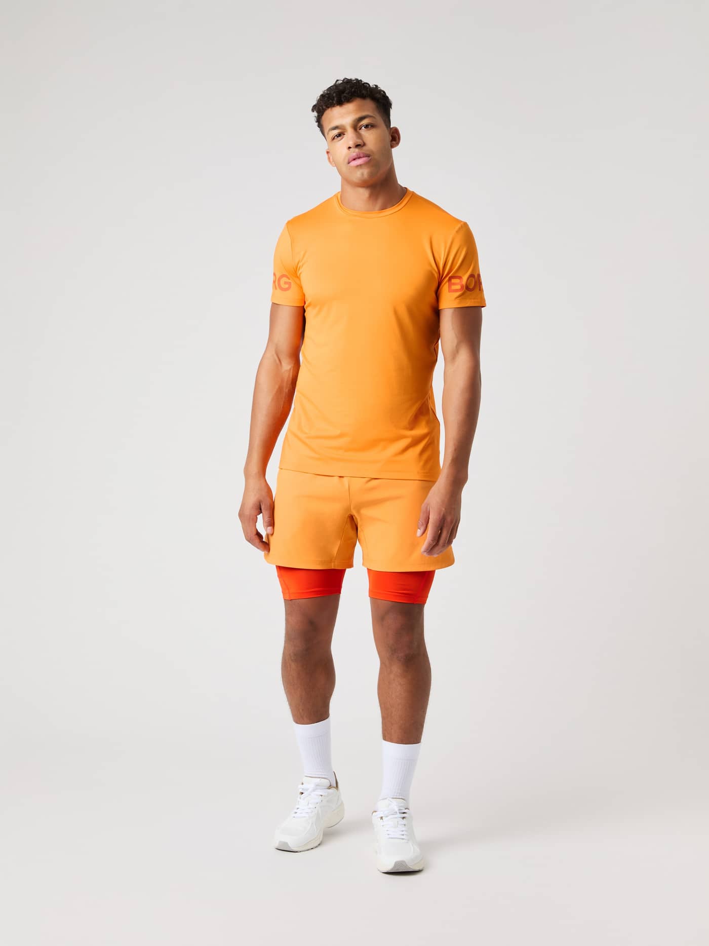 Borg T-Shirt i Sun Orange (Orange) set forfra i fuld figur, ideel til træning med fokus på stil og funktion. - Image 3