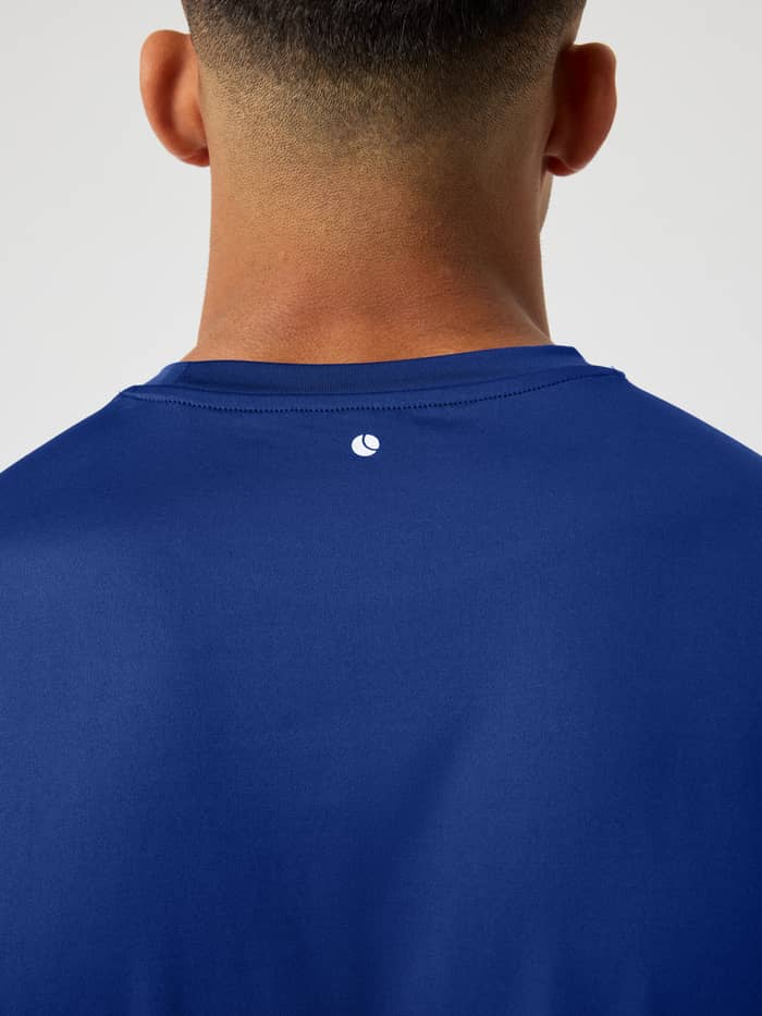 Close-up back view of the Borg T-Shirt in Blue Depths (Blue) with a white tennis ball logo for training and tennis.