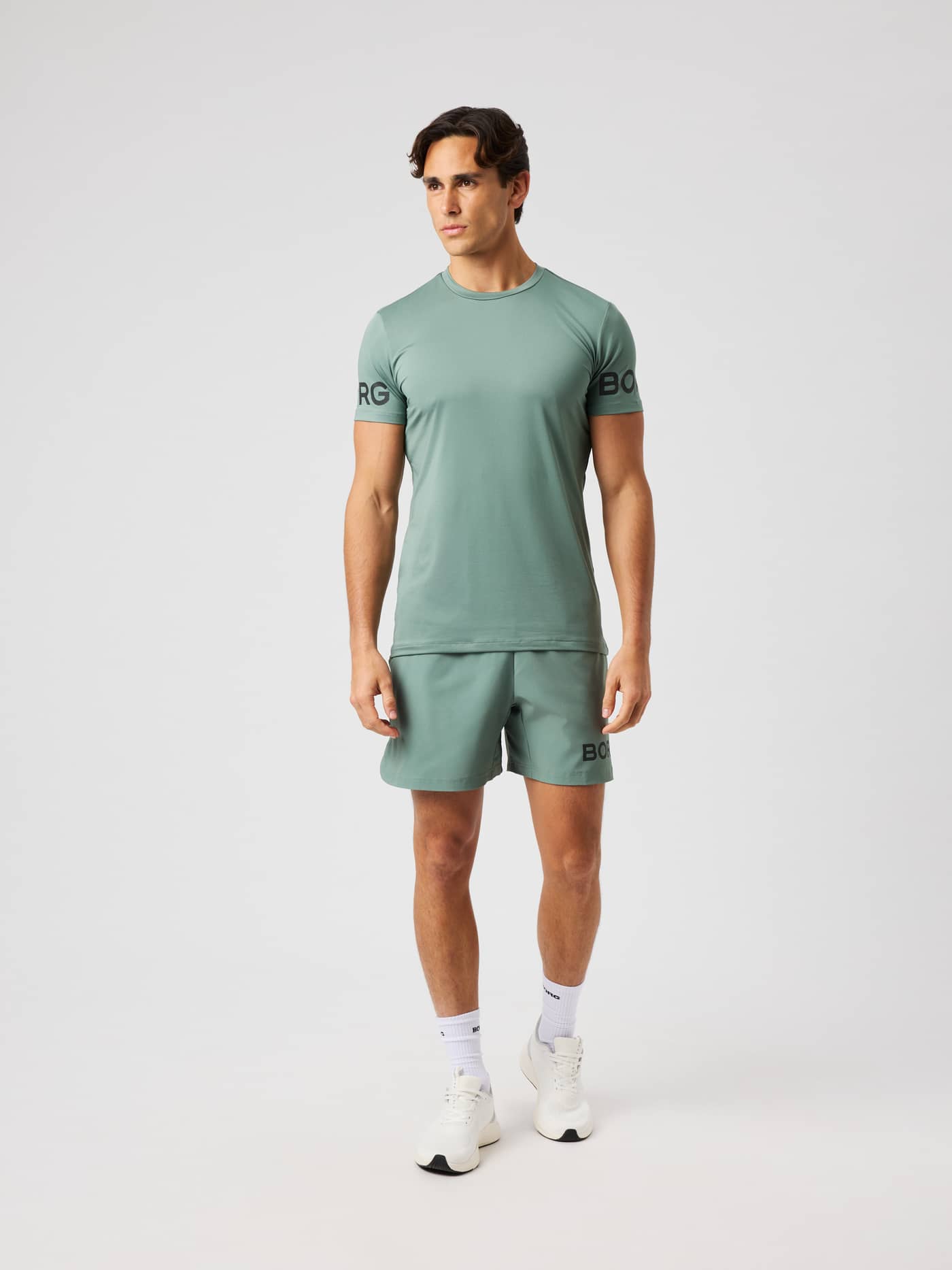 Front view of the Borg T-Shirt in Laurel Wreath (green) featuring short sleeves, a round neck, and training details. - Image 3
