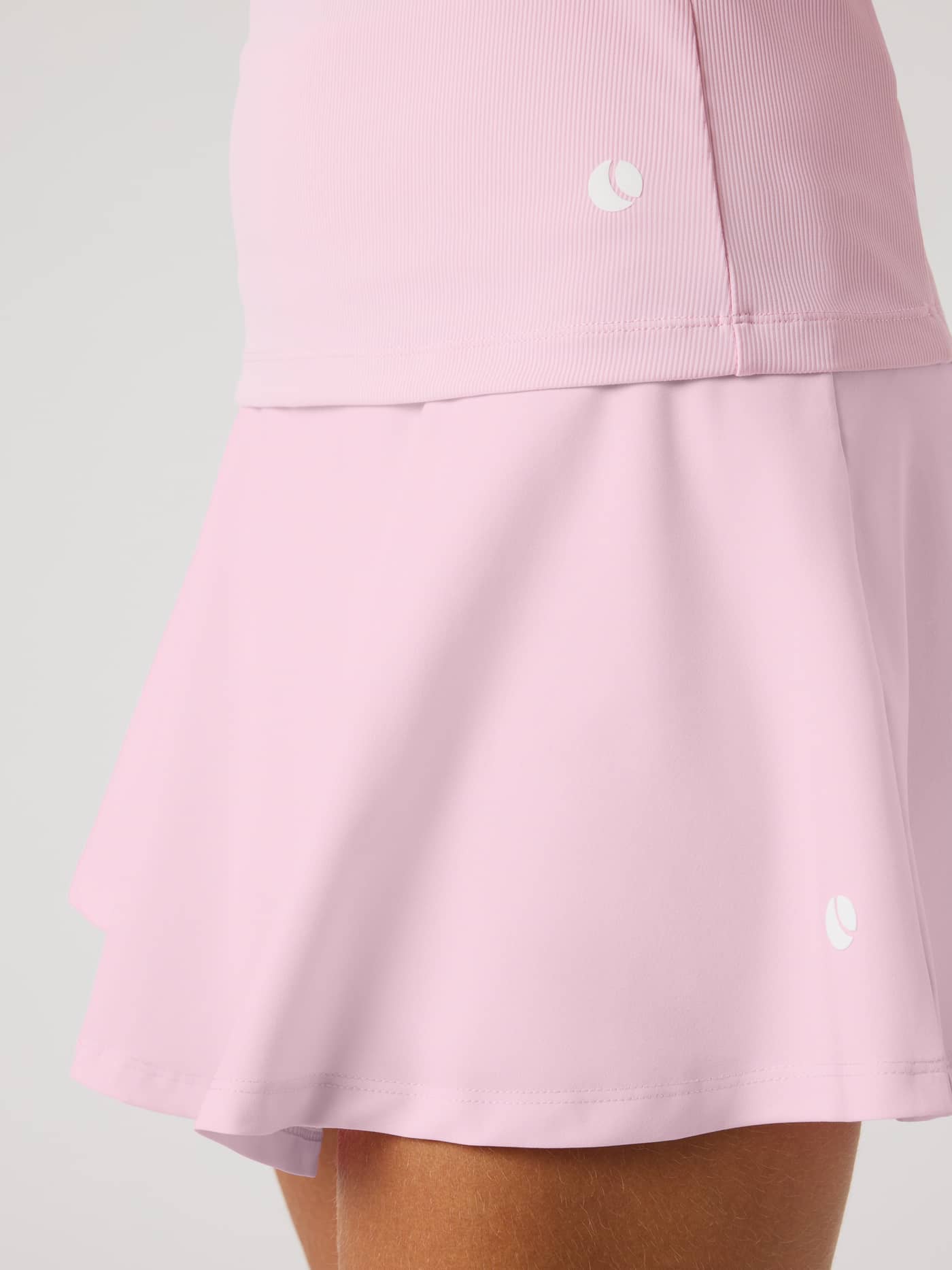 Detailed close-up of the women's Ace Pocket Ribbed Tank Top in Pink Lady (Pink), showcasing the white tennis ball logo. - Image 5