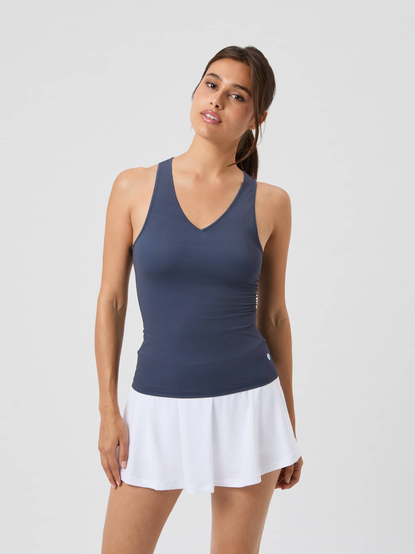 Front view of a model wearing the slim-fit Ace V Neck Tank Top in Odyssey Gray (Grey) for tennis. - Image 2