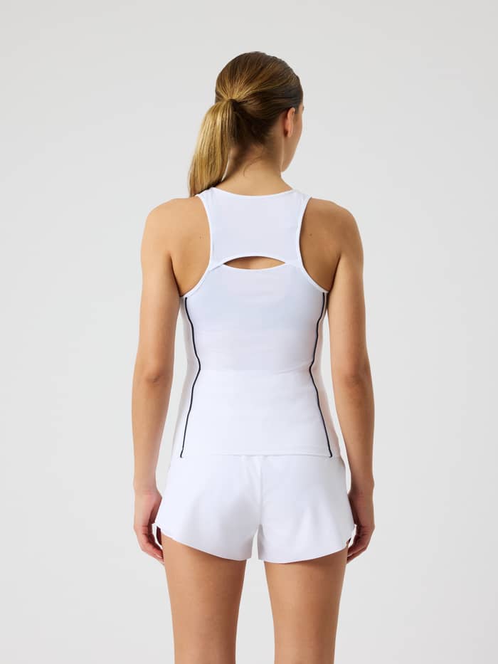 Vue arrière du Ace V Neck Tank Top en Brilliant White (Blanc) avec dos ouvert pour le tennis. - Image 2