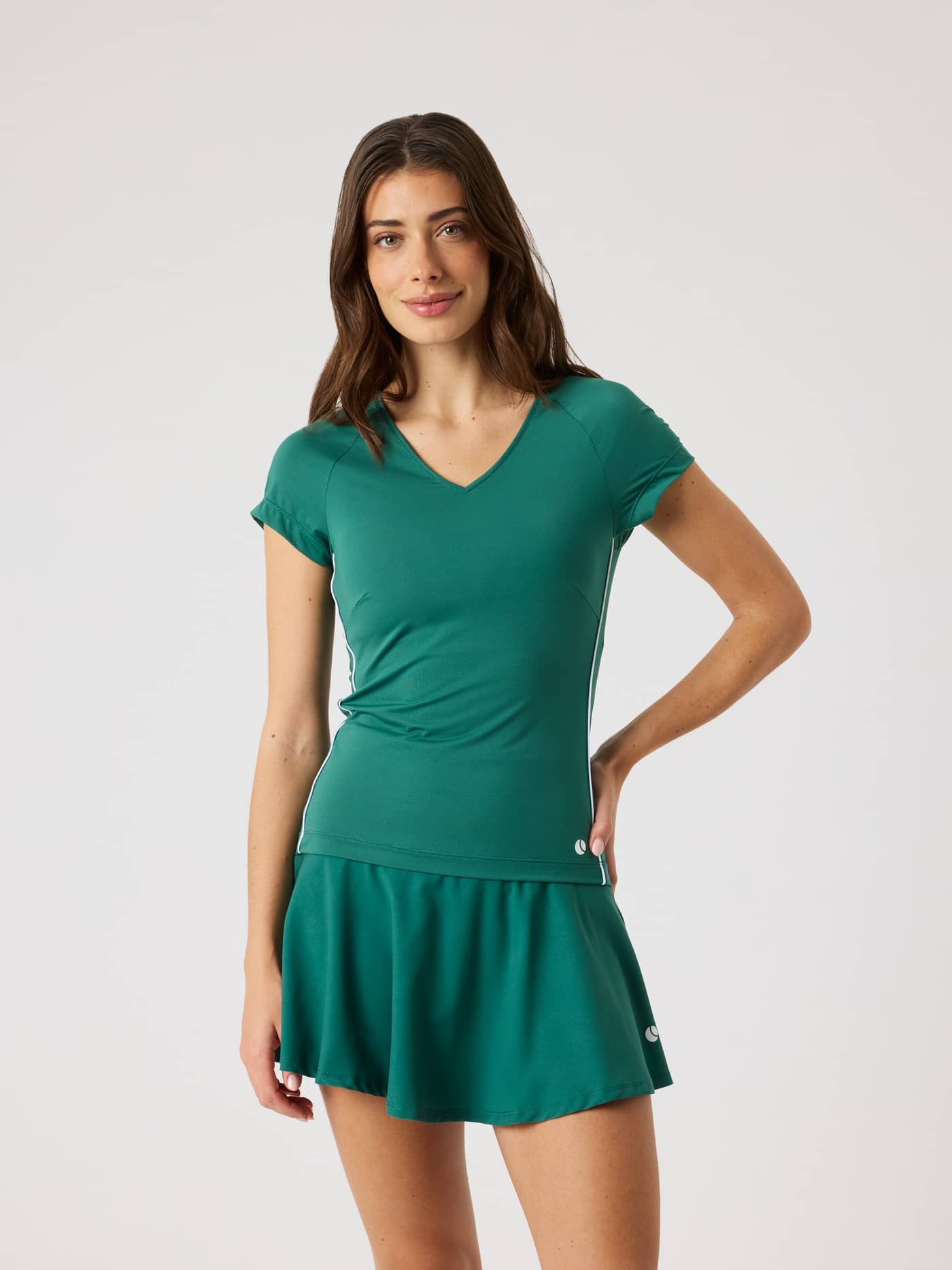 Front view of a model wearing the slim-fit Ace V-Neck T-Shirt in Posy Green (Green) for tennis performance. - Image 1