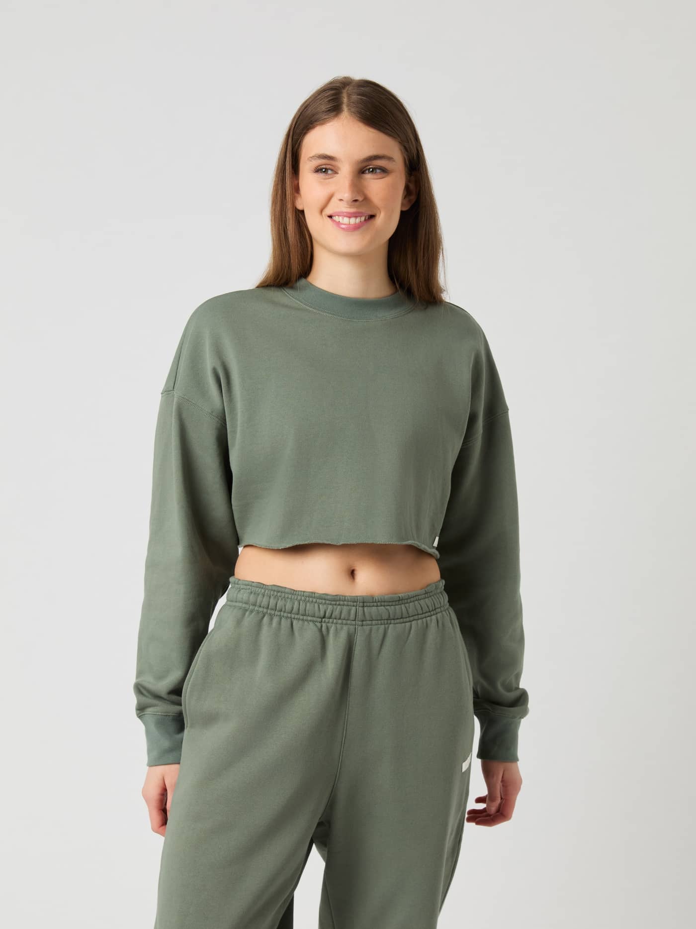 Front view of the Studio Oversized Cropped Sweatshirt in Agave Green (Green) with a relaxed fit, ideal for light training. - Image 3