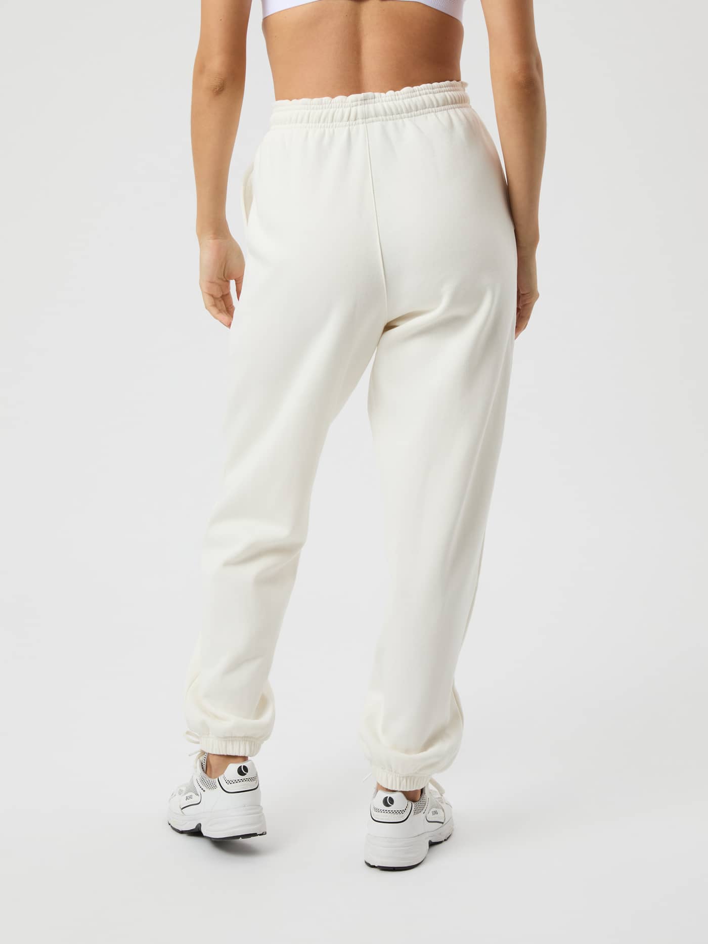 Back view of a model wearing the Björn Borg Studio Oversized Sweatpants in Cannoli Cream (White) for studio training. - Image 3