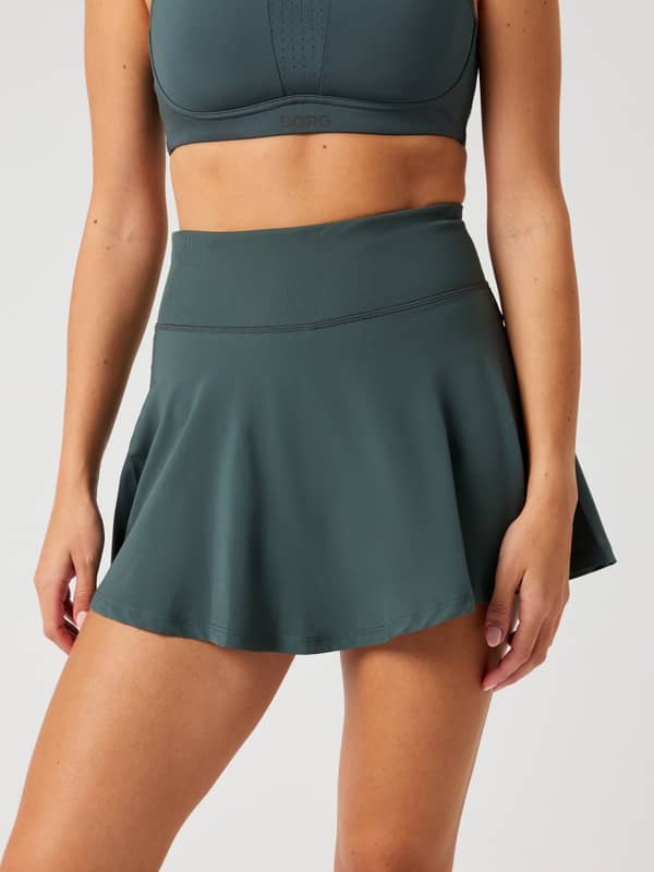 Front view of the high-waisted Björn Borg Ace Skirt Pocket in Urban Chic (Green), a stylish performance tennis skirt.