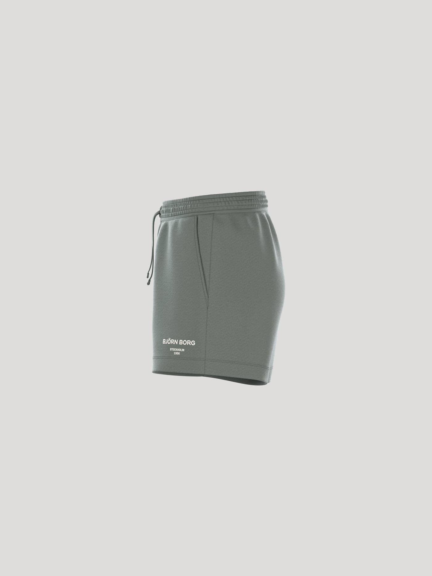 Seitenansicht der Borg Essential 1 Sweatshorts für Damen in Agave Green (Grün) mit weichem Fleece und weißem Logo. - Image 4