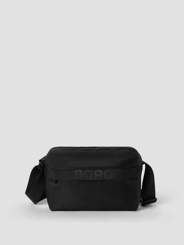 Front view of the Borg Classic Crossover Bag 2,5 L in Black Beauty (Black) featuring a tonal logo and adjustable strap.