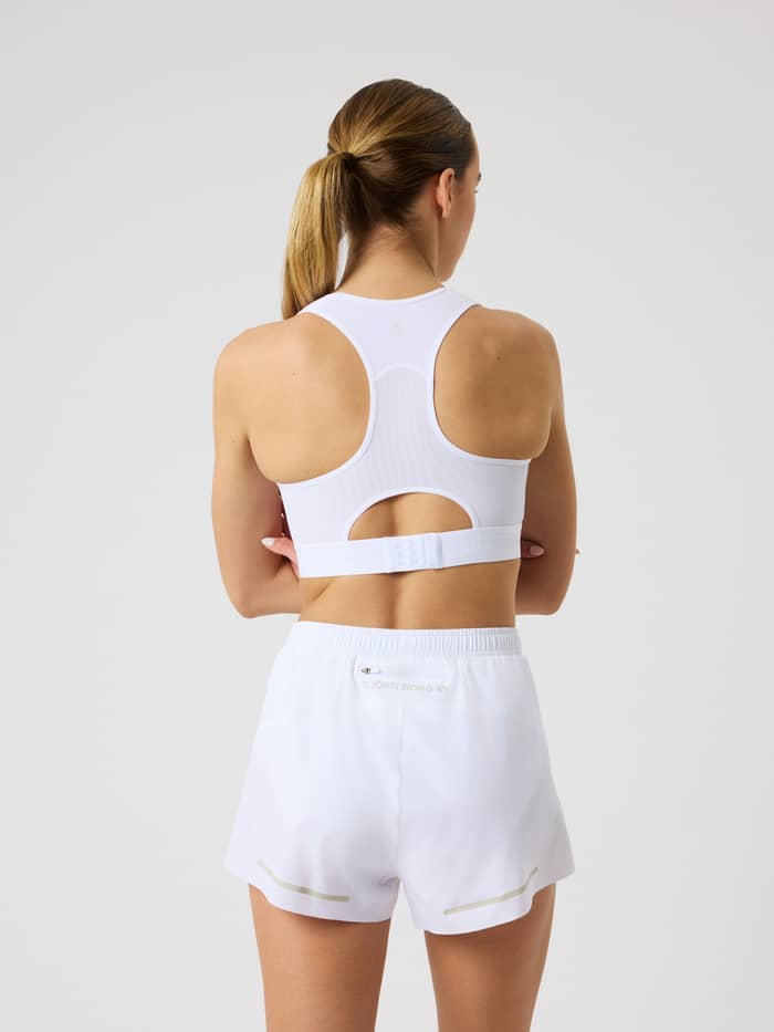 Bakifrån på Borg Performance High Support Bra i Brilliant White (Vit) med power mesh för en säker passform vid löpning. - Image 2