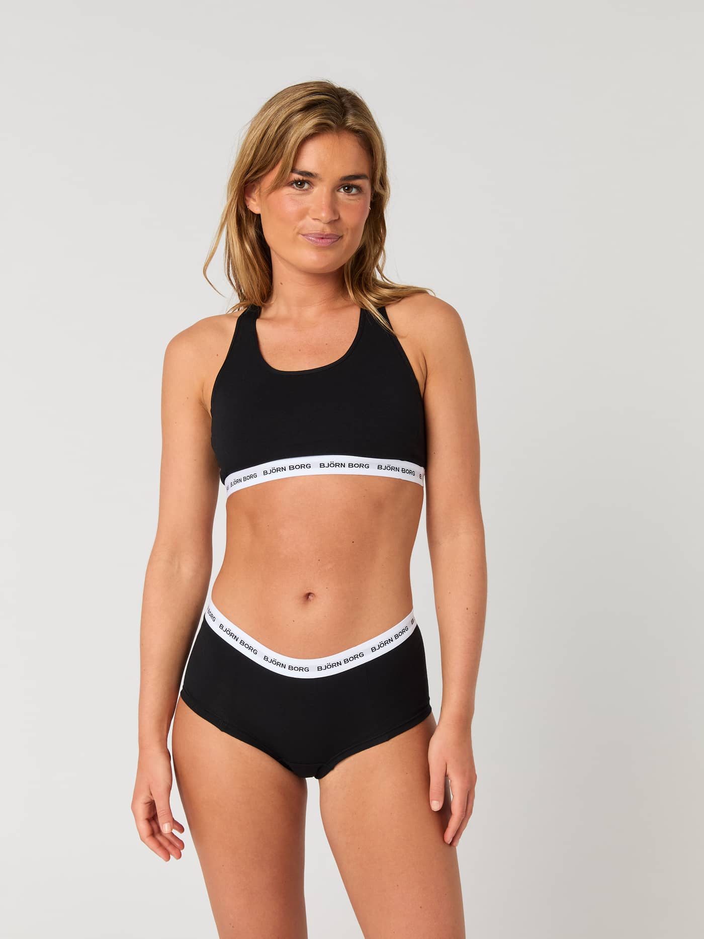 Logo Boxer Shorts 5-pack i Sort i bomuldsstretch set forfra med en hvid elastisk linning med logo. - Image 2