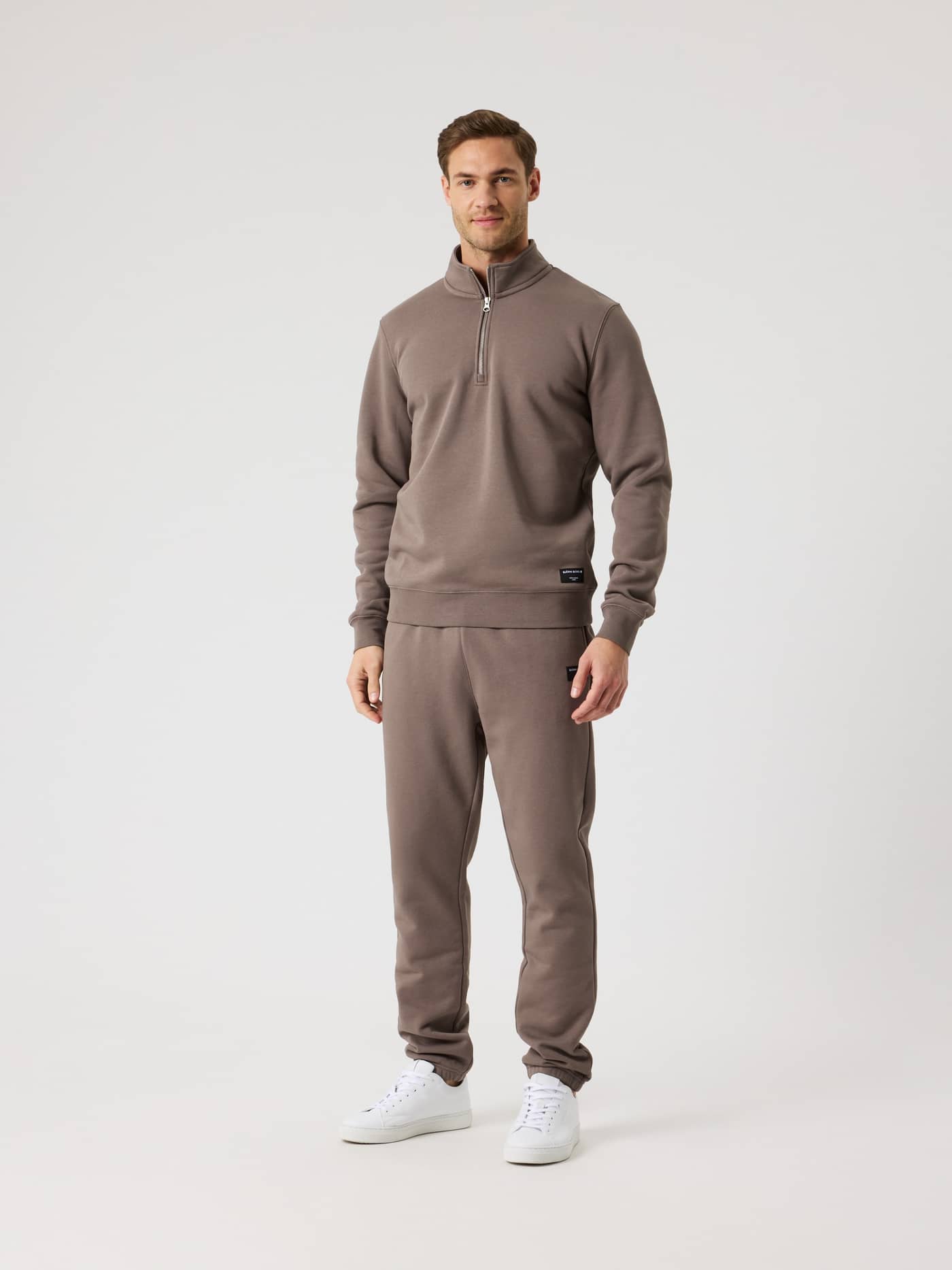 Full-body view of a man wearing the Björn Borg Centre Half Zip in Falcon (Brown) with a functional zip and black logo label. - Image 3